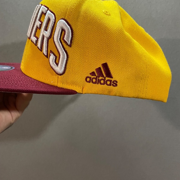 Lebron James Cleveland Cavaliers Jersey and Cavaliers Hat - Picture 7 of 10